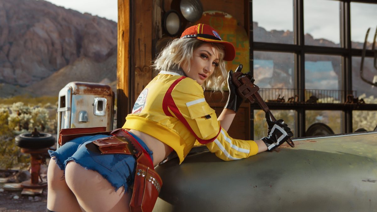 Full Cindy Aurum Photo Set - Official Website of Holly Wolf.