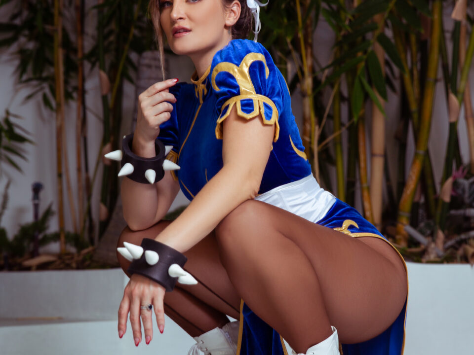 Holly-Wolf-Chun-Li-Cosplay