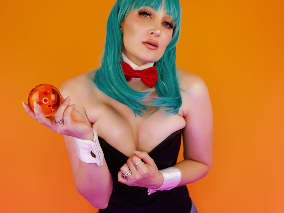 Holly-Wolf-Bulma-Bunny-Cosplay-Nude-Topless