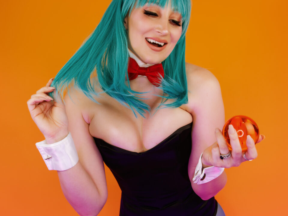 Holly-Wolf-Bulma-Bunny-Cosplay-Nude-Topless